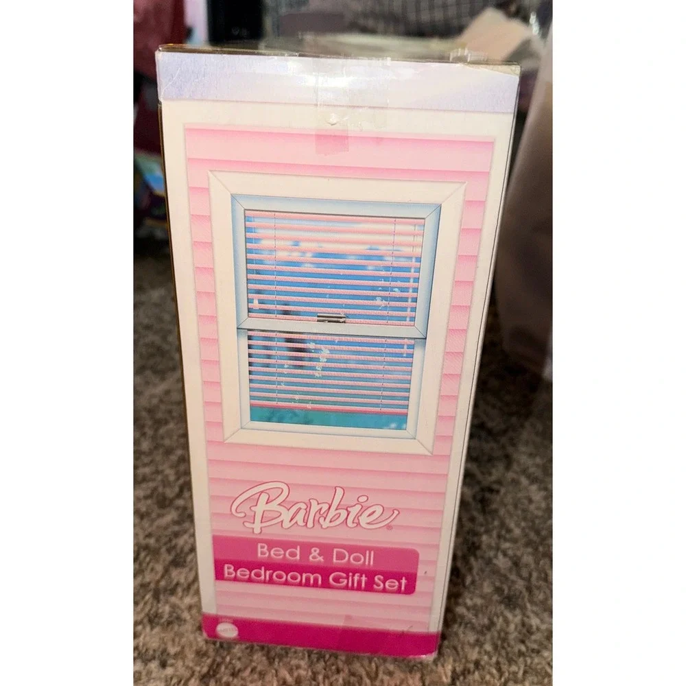 Mattel- Barbie HOME Bed & Doll Bedroom Gift Set (NWT) Vintage